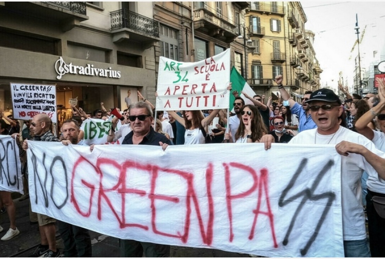 Milano, aggredirono alcuni giornalisti in un corteo no Green pass: stamane perquisizioni dei carabinieri