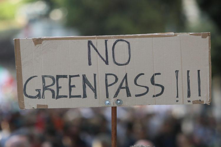 Ancora una manifestazione contro il green pass a Ladispoli