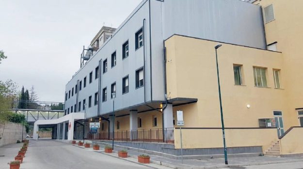 Caltanissetta: arrestato un infermiere dell’ospedale Sant’Elia. Ha violentato due pazienti del reparto psichiatrico
