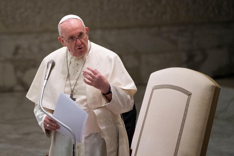 Pedofilia, l’ira di Papa Francesco: “Dolore e vergogna per non avere protetto sempre i minorenni da ogni forma di abuso”