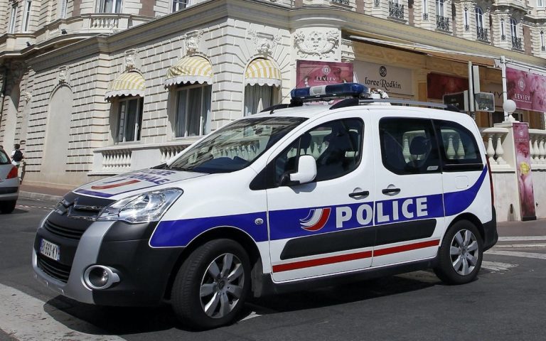 Francia, un agente di polizia ferito a Cannes da un individuo che ha detto di agire “in nome del profeta”