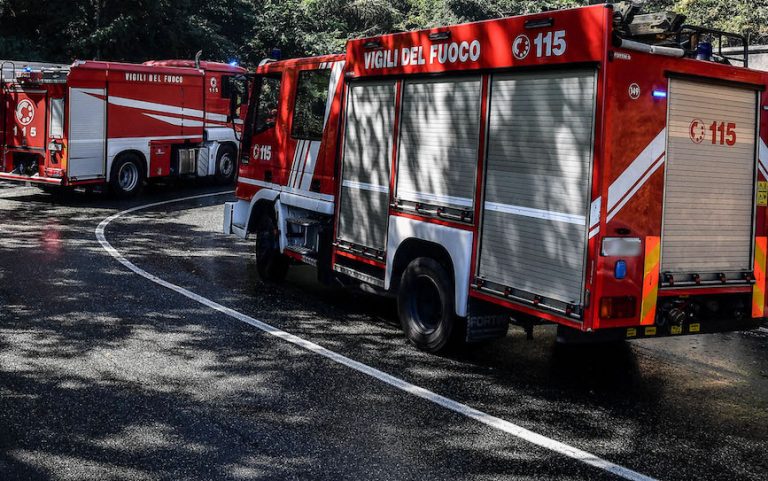 Roma, fiamme in un appartamento vicino la stazione Termini