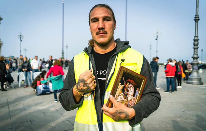Trieste, nonostante fosse assente al lavoro perché in malattia, avrebbe tenuto un comizio pubblico a una manifestazione no Green pass: licenziato Fabio Tuiach