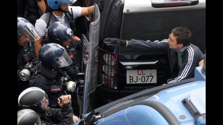 Roma, momenti di tensioni tra studenti e forze dell’ordine a Porta Portese