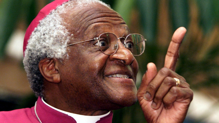 Si è spento a 90 anni l’arcivescovo sudafricano Desmond Tutu: era uno dei simboli della lotta contro l’apartheid