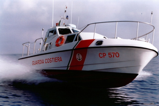 Due pescherecci e con a bordo nove tunisini si sono arenati a causa del maltempo mentre cercavano di raggiungere il porto di Cagliari