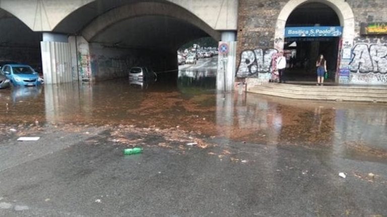 A Roma traffico in tilt stamane per un nubifragio in vari quartieri