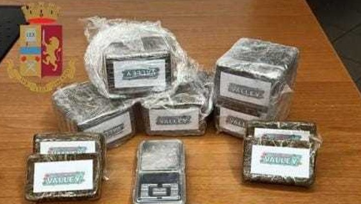 Milano, arrestato un 27enne: aveva in albergo tre chili di hashish