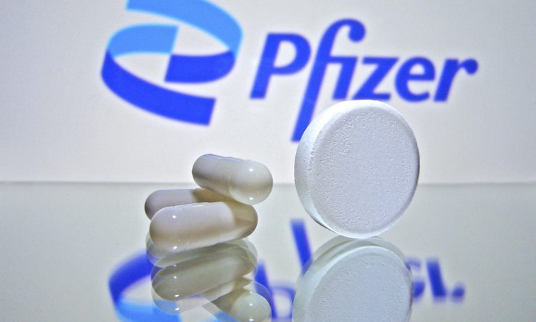 Covid, la pillola antivirale Pfizer riduce del 90% il rischio di ricovert