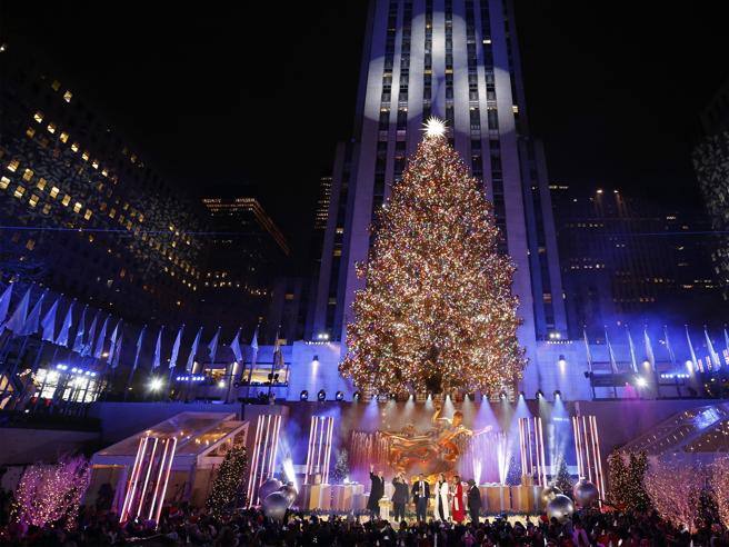 New York: pronto l’alberto di Natale alto 24 metri al Rockefeller Center