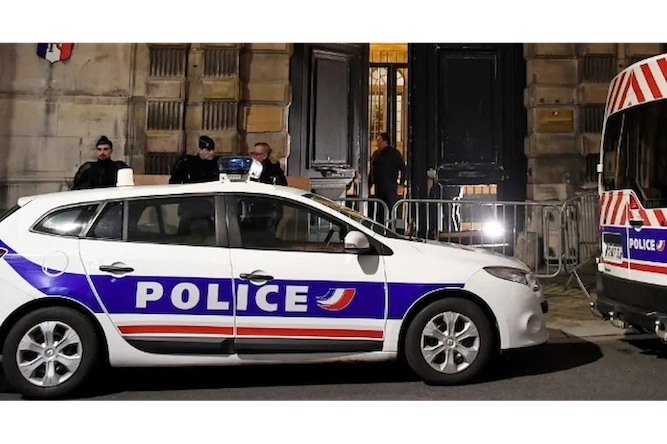 Francia: aggrediti da un uomo travestito da guerriero Ninja due poliziotte a Cherbourg