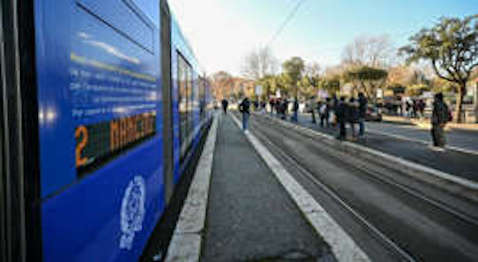 Roma, iniziativa del sindaco Gualtieri: Torna in servizio il tram 2 fermo da oltre un anno