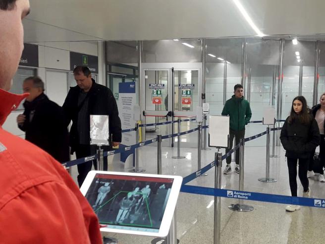 Covid, all’aeroporto di Fiumicino rafforzati i controlli per gli ingressi da altri Paesi Ue
