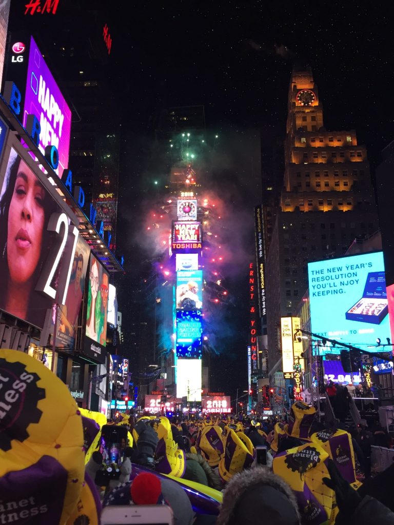Covid, negli Usa la variante Omicron è dominante: a rischio la festa di Capodanno a New York a Time Square