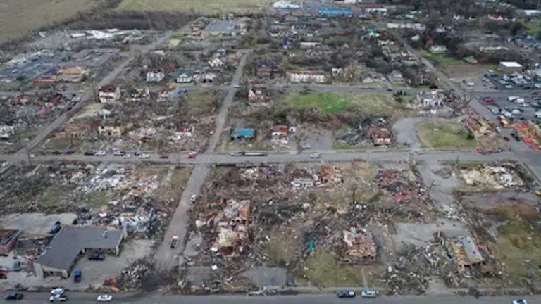 Usa, le devastazioni in sei Stati: le vittime accertate sono 90 per una serie di tornado