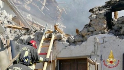 Francia, crolla una palazzina in Provenza: si cercano cinque persone