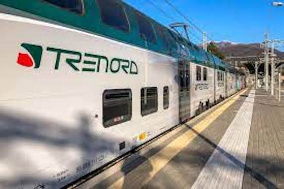 Covid, il boom dei positivi paralizza anche i treni regionali delle Lombardia: cancellate 100 corse al giorno