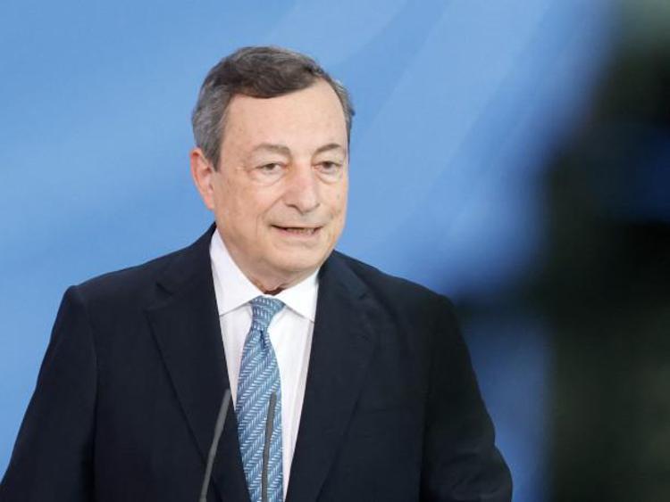 La conferenza stampa di fine anno del premier Draghi: “Con omicron si apre una fase nuova, domani decidiamo misure in base ai dati”