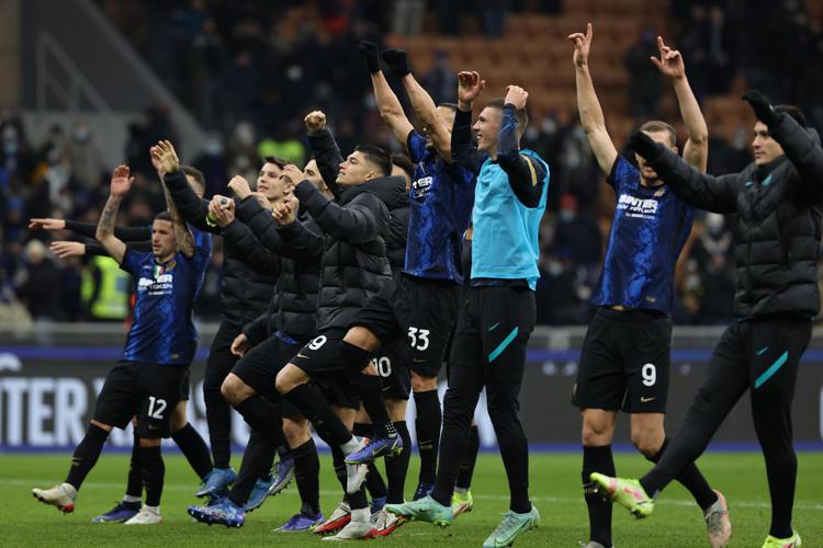 Calcio, terza vittoria consecutiva dell’Inter 2-0 contro lo Spezia