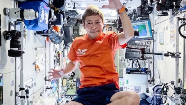 Il giapponese Yusaku Maezawa, magnate multimiliardario è tornato sulla Terra dopo aver trascorso 12 giorni a bordo della Stazione spaziale internazionale