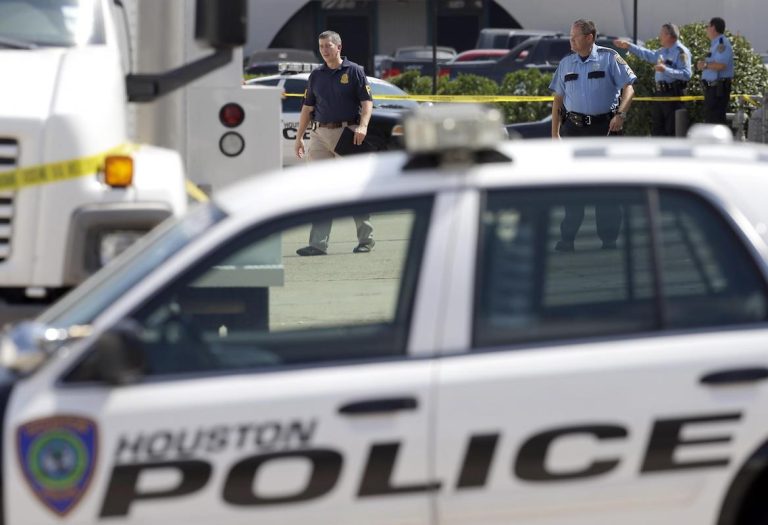 Usa, ennesima sparatoria in Texas: un morto è 13 feriti a Houston