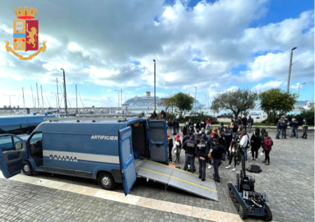 “Una vita da social”: il truck della Polizia di Stato ha fatto tappa nel porto di Civitavecchia