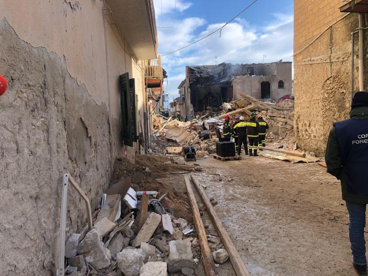 Apocalisse a Ravanusa (Agrigento), perdita di gas provoca una devastante esplosione: crollati 5 palazzi. Tre le vittime, sei i dispersi