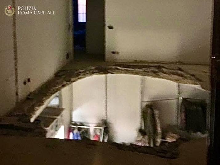 Roma, crolla un solario ai Parioli: nessun ferito