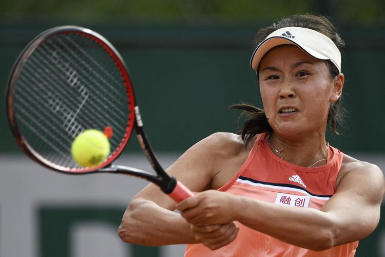 Pechino, parla la tennista Peng Shuai sul suo post rimosso:”Non è facile parlarne, ma voglio che venga fuori”