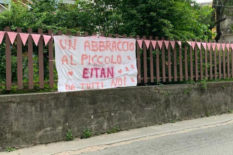 E’ tornato in Italia il piccolo Eitan Biran accolto dalla zia Aya e il marito a Pavia