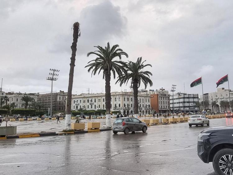 Libia, torna alta la tensione a Tripoli: miliziani hanno circondato i palazzi delle istituzioni