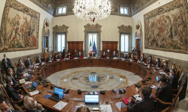 Governo, in arrivo il Dl ristori e l’intervento di un miliardo di euro sui rincari delle bollette
