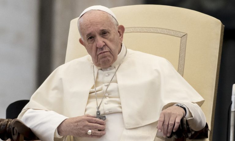 Vaticano, l’ira di Papa Francesco: “Tanti bambini nel mondo costretti a lavorare, è terribile”