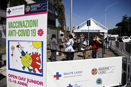 Covid, nel Lazio il 16 gennaio gli open day per la terza dose della fascia 12-17 anni