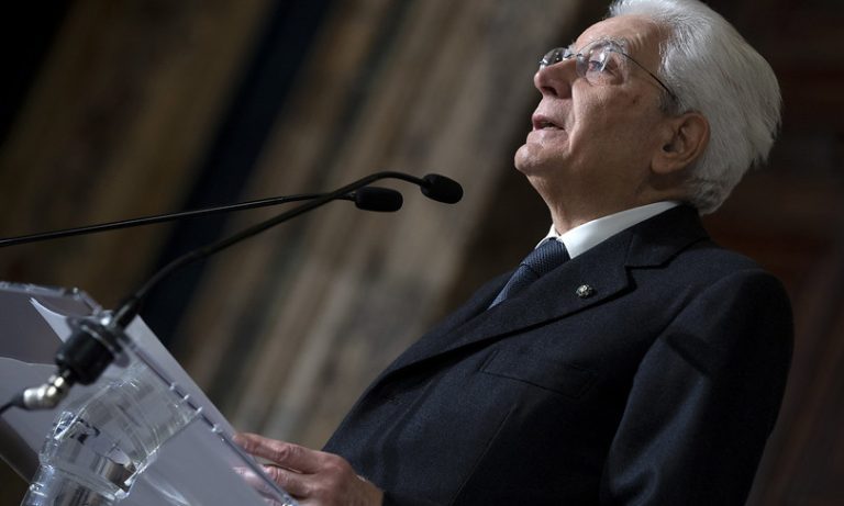 Giornata della memoria, parla il presidente Mattarella: “Auschwitz è la più imponente e sciagurata macchina di morte mai costruita nella storia dell’umanità”