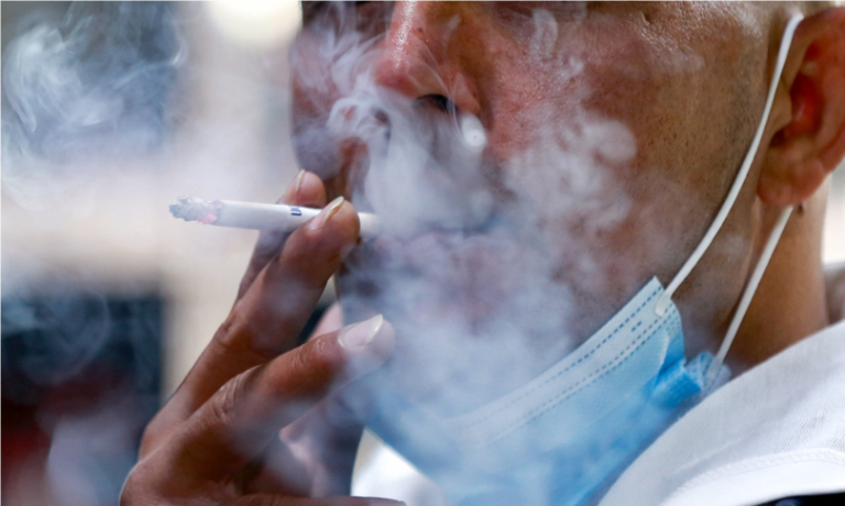 Salute, i pazienti con cancro ai polmoni che smettono di fumare dopo la diagnosi hanno un miglioramento del 29% nella sopravvivenza