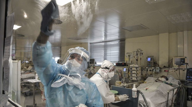 Covid, negli ultimi 30 giorni oltre 54mila tra medici e infermieri sono stati contagiati dal virus