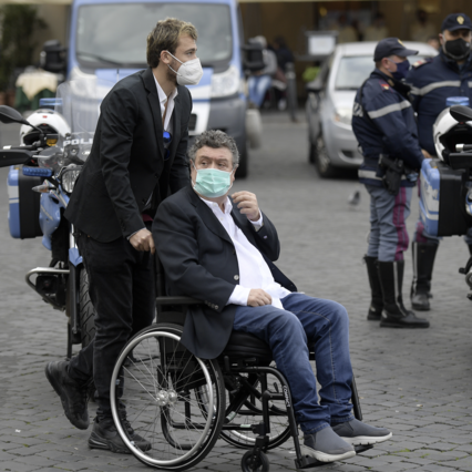 Roma, ritrovata la carrozzina elettrica dell’attore Rodolfo Laganà