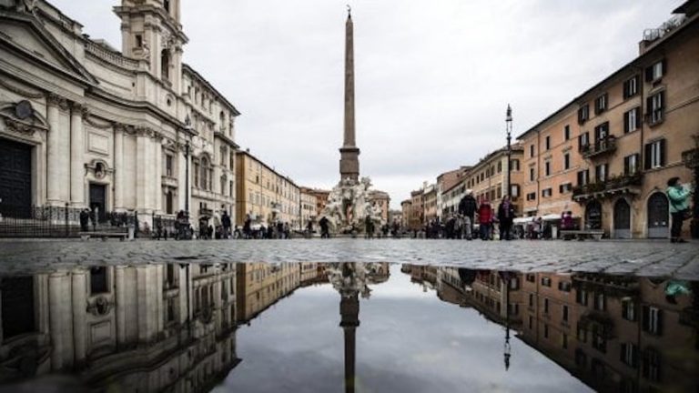 Due anni di pandemia di Covid: le città d’arte come Roma e Venezia svuotate dalla presenza dei turisti