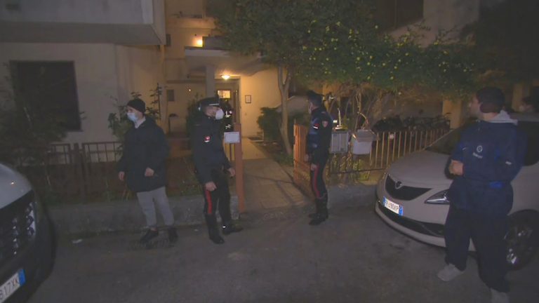 Torre del Lago (Lucca), è stato bloccato dai Nocs l’uomo che si era barricato ieri in casa