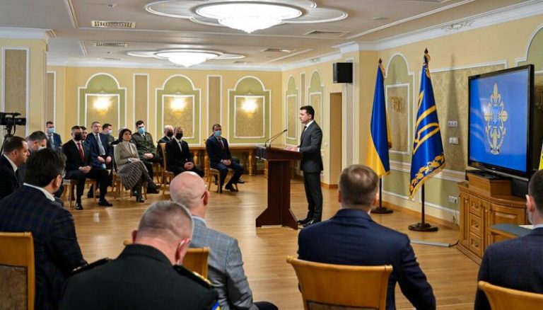 Ucraina, sale la tensione tra Stati Uniti e Russia. Kiev convoca una riunione d’urgenza del Consiglio della Difesa