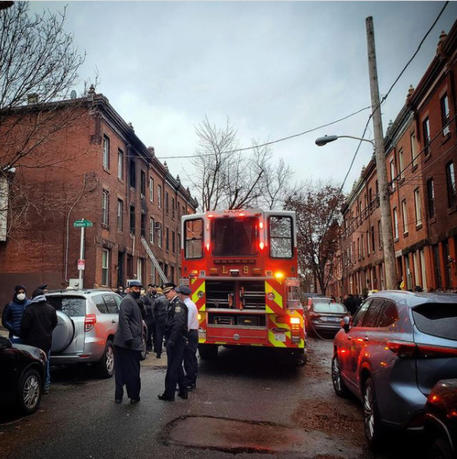 Usa, tragedia a Philadelphia: muoiono 12 persone (tra cui otto bambini) nell’incendio di un edificio