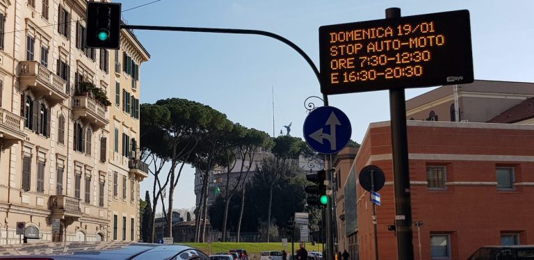 Roma, al via oggi la prima domenica ecologica (Blocco delle auto: 7.30-12.30 – 16,30-20,30)