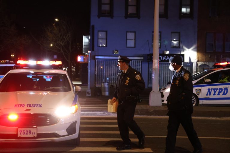 New York, un poliziotto di 22 anni è rimasto ucciso nel quartiere di Harlem