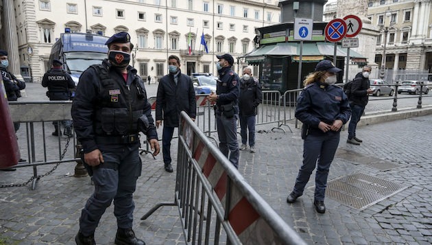 Roma, schiarata la protezione delle forze dell’ordine intorno a Montecitorio per le votazione del nuovo presidente della Repubblica