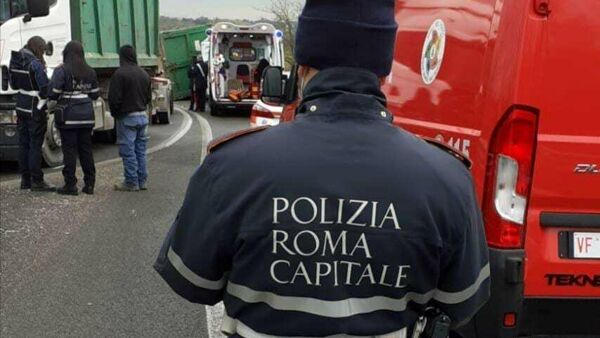Roma, incidente sul Gra all’uscita di via Flaminia tra un camion e un furgone: grave una persona