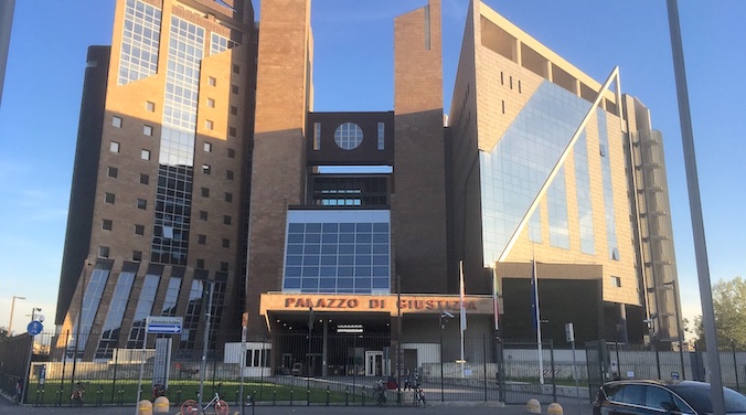 Firenze, infermiera accusata di aver ucciso 10 pazienti è stata assolta dalla Corte d’Appello