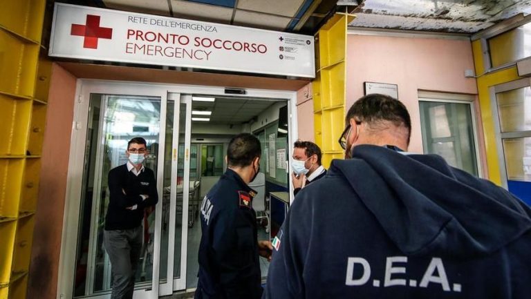 Roma, egiziano aggredisce medici e infermieri del pronto soccorso dell’Umberto I: il giovane è stato denunciato