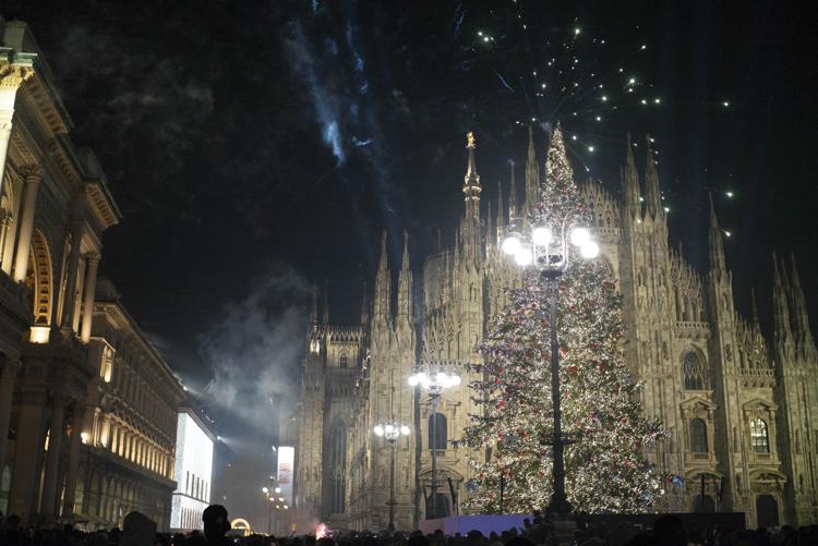 Milano, per le violenze in piazza Duomo: il 18enne fermato resta in carcere