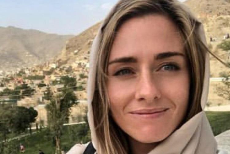 Nuova Zelanda: respinta per le norme anti-Covid la giornalista Charlotte Bellis si è rivolta ai Talebani per chiedere aiuto durante la sua gravidanza